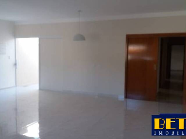 Casa para Venda em Jacareí - 3