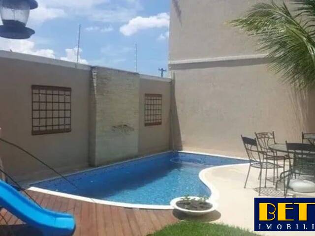 #6909 - Casa para Venda em Jacareí - SP - 2
