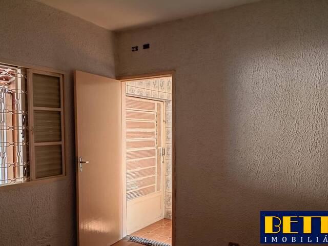 #6964 - Casa para Venda em Jacareí - SP - 3