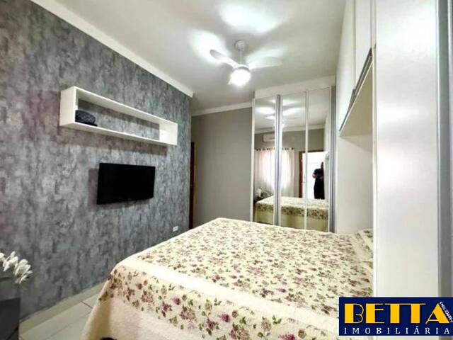 #7376 - Casa para Venda em Jacareí - SP - 2