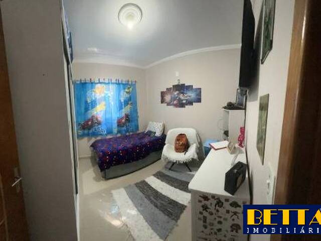 Casa para Venda em São José dos Campos - 4