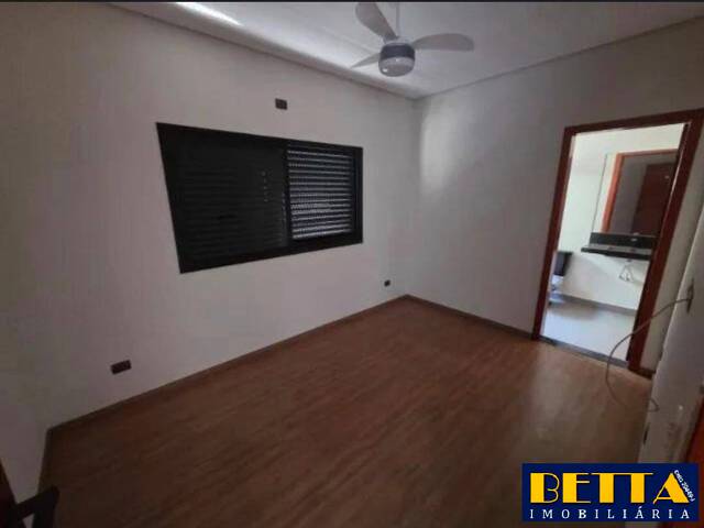 #7670 - Casa para Venda em Jacareí - SP - 2