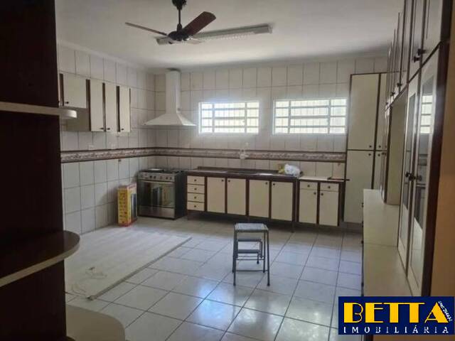 Casa para Venda em São José dos Campos - 4