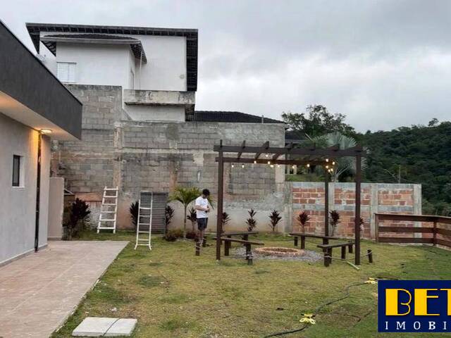 #7869 - Casa para Venda em Jacareí - SP - 2